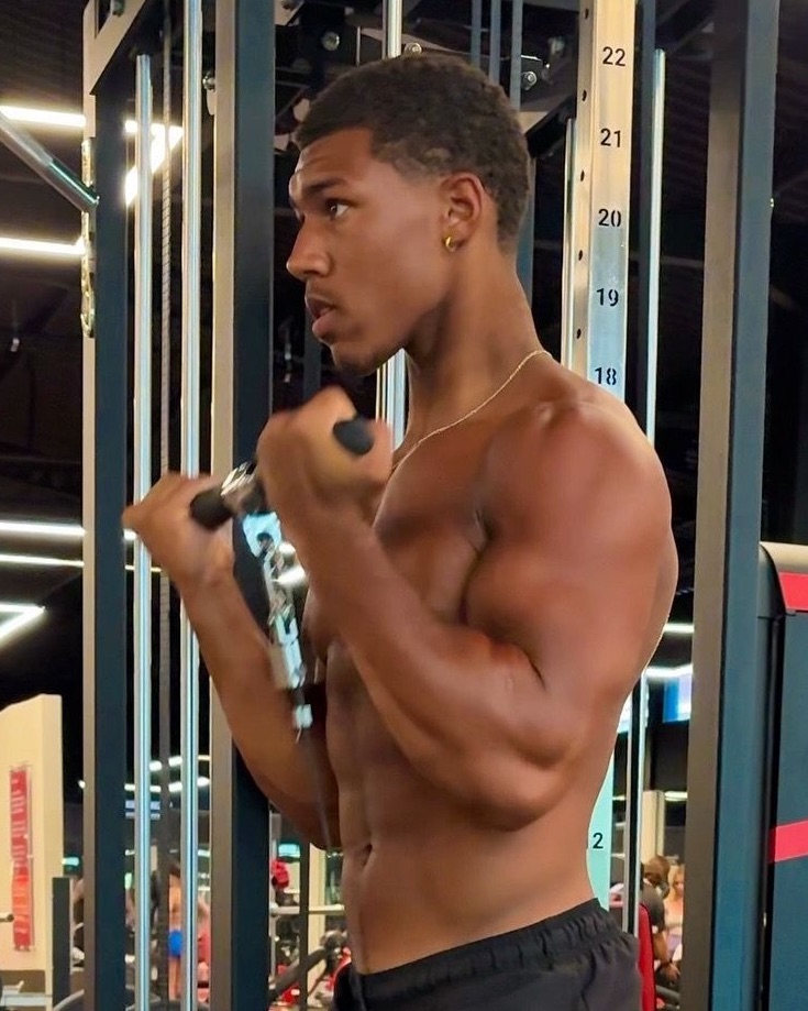 Christian training cable curls in the gym